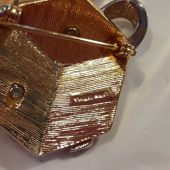 Gift Box with Rhinestone Bow Brooch - Picture 4 of 4